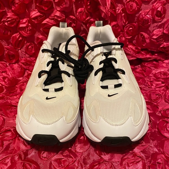 Nike Women's Air Max 200 - Picture 4 of 8